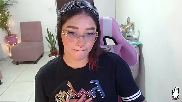 Snapshot of littleangel1_m chatting on February 21, 2025, 7:43 pm littleangel1 m online show from February 21, 2025, 7:43 pm