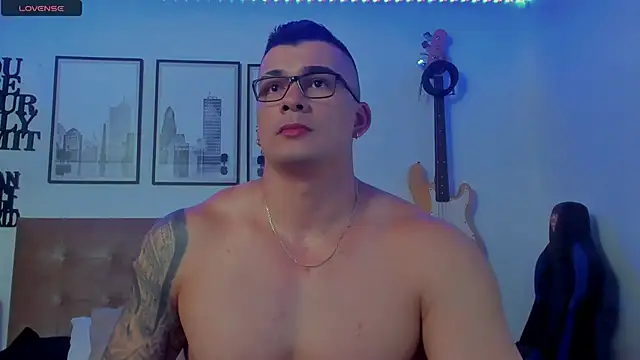 seancarreraa online show from October 7, 2025, 3:18 am