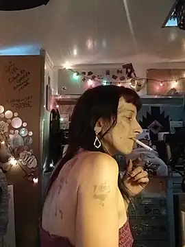whitetrashdirtyslut online show from May 19, 2026, 1:40 pm