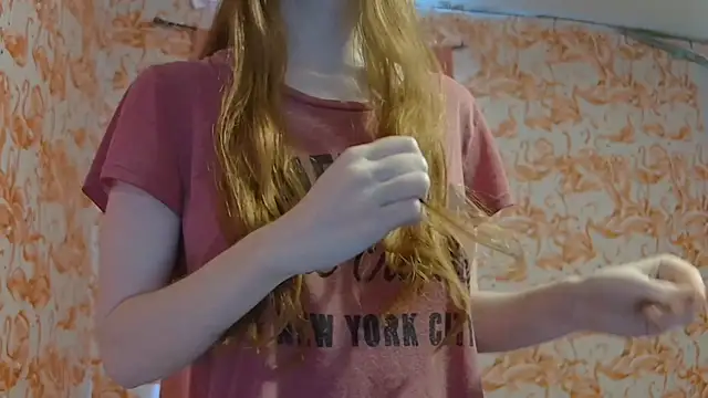 strawberrysmoothie online show from October 6, 2025, 6:52 pm