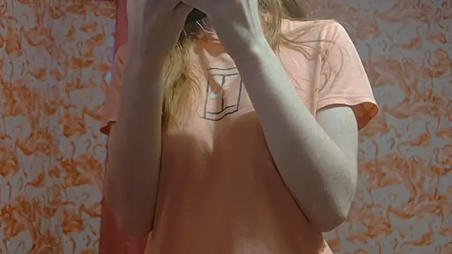 strawberrysmoothie online show from February 5, 2025, 11:06 pm