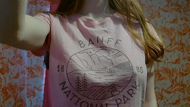 strawberrysmoothie online show from March 3, 2025, 9:15 pm