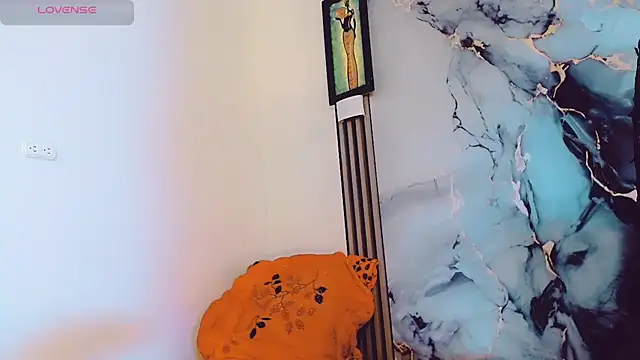 khiara moretti online show from November 17, 2025, 11:47 am