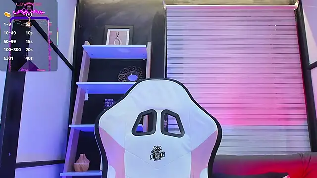 Agathaargent  online show from February 25, 2025, 12:38 pm