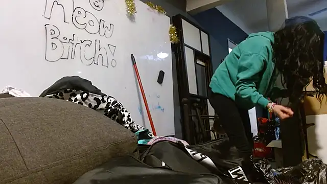 watermellonpussy online show from December 4, 2025, 4:00 am