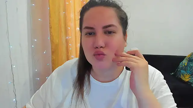  madalexa  online show from February 2, 2026, 1:10 pm