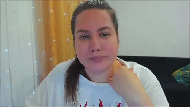  madalexa  online show from November 5, 2025, 6:44 pm