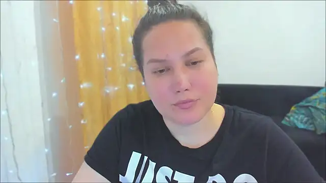  madalexa  online show from October 13, 2025, 4:52 pm