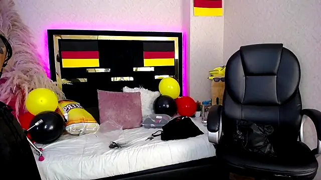 Snapshot of Moon_Water__ chatting on October 2, 2025, 11:57 am Moon Water online show from October 2, 2025, 11:57 am