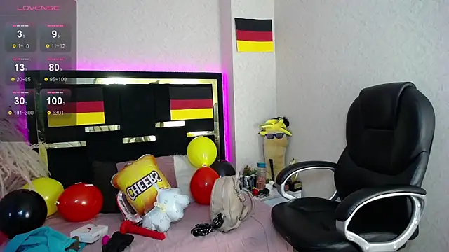 Snapshot of Moon_Water__ chatting on September 26, 2025, 11:50 am Moon Water online show from September 26, 2025, 11:50 am