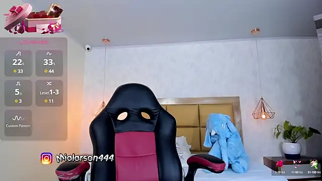 LARSONMIA online show from March 1, 2025, 11:50 am