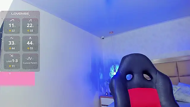 LARSONMIA online show from October 7, 2025, 12:17 pm