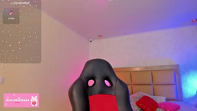 LARSONMIA online show from February 25, 2026, 12:27 pm