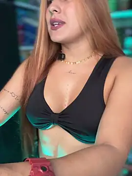 Amber Martins  online show from March 10, 2025, 3:52 pm