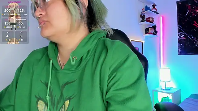 lucky-leah online show from October 26, 2025, 3:29 am