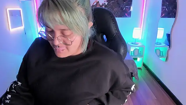 lucky-leah online show from January 17, 2026, 3:32 am