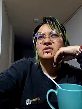 lucky-leah online show from October 11, 2025, 3:51 am