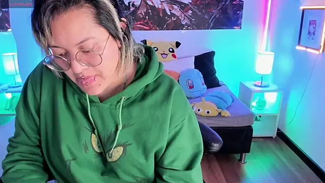 lucky-leah online show from September 12, 2025, 3:50 am