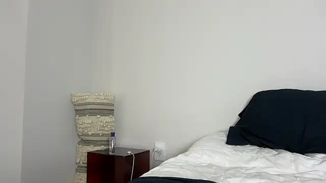 YUMIandbigWOLF online show from March 17, 2025, 9:46 pm