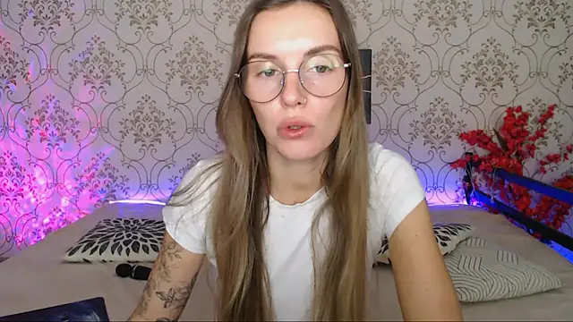 JulDoll online show from October 19, 2025, 2:25 am