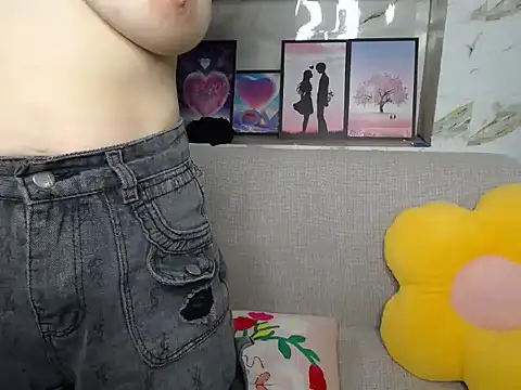 Love bug15 online show from October 9, 2025, 5:52 am