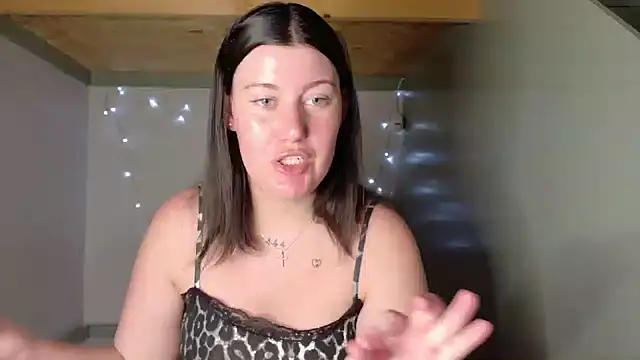 C1eopatra online show from November 27, 2025, 7:14 pm