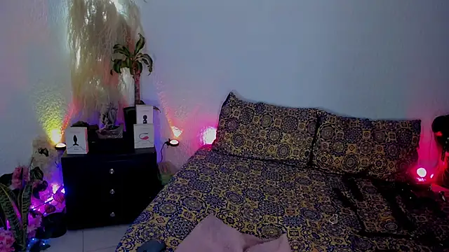 Jeanineescott online show from September 18, 2025, 4:04 am