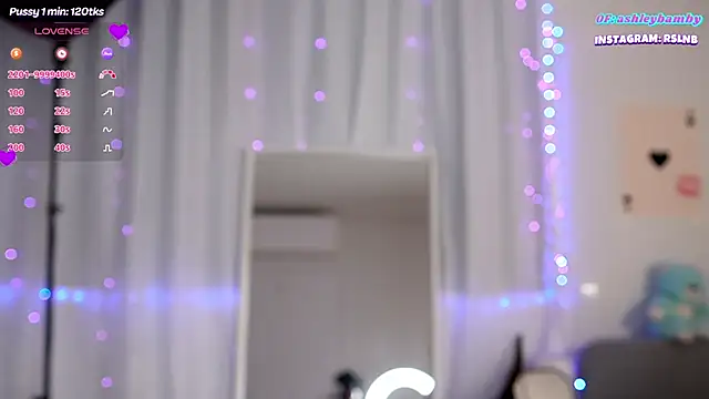 Snapshot of Lana_forYou chatting on December 4, 2024, 6:33 pm Lana forYou online show from December 4, 2024, 6:33 pm