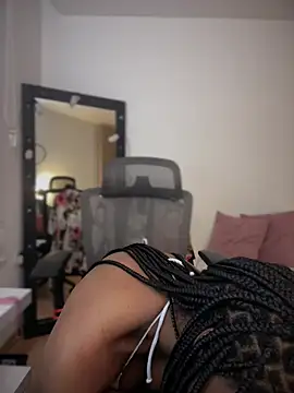 evangeline ch online show from February 6, 2025, 11:42 am