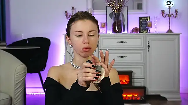 ivyleague  online show from October 16, 2025, 3:59 am