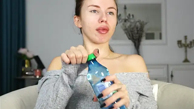 ivyleague  online show from October 9, 2025, 4:02 am