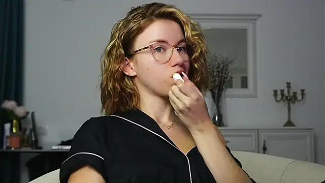 ivyleague  online show from September 12, 2025, 3:28 am