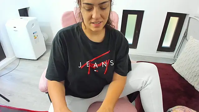 Dyana Kaylinn online show from September 22, 2025, 4:29 am