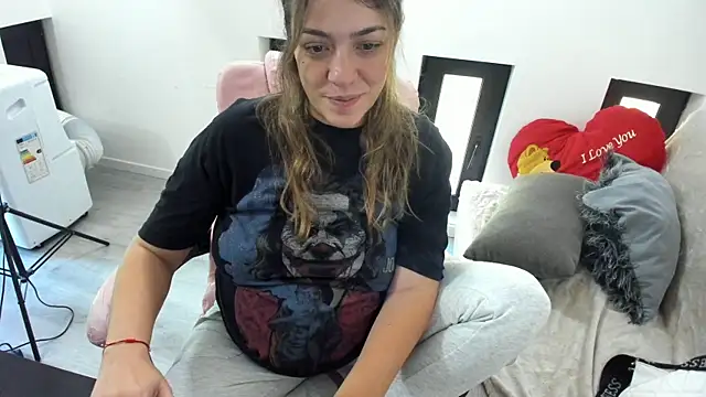Snapshot of Dyana_Kaylinn chatting on June 3, 2026, 5:19 am Dyana Kaylinn online show from June 3, 2026, 5:19 am