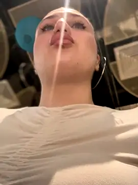 JessiMur online show from September 25, 2025, 4:07 am