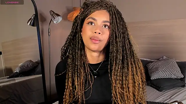 nayah   online show from April 15, 2026, 8:09 pm