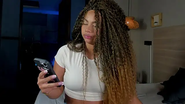 nayah   online show from October 4, 2025, 7:37 pm