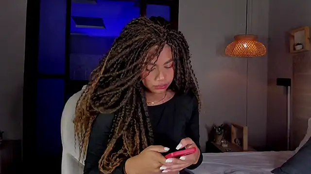 nayah   online show from September 16, 2025, 7:59 pm