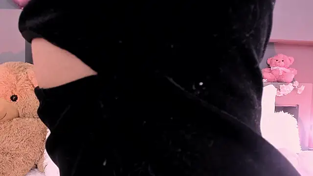 rosemonrooe online show from November 6, 2025, 3:05 pm