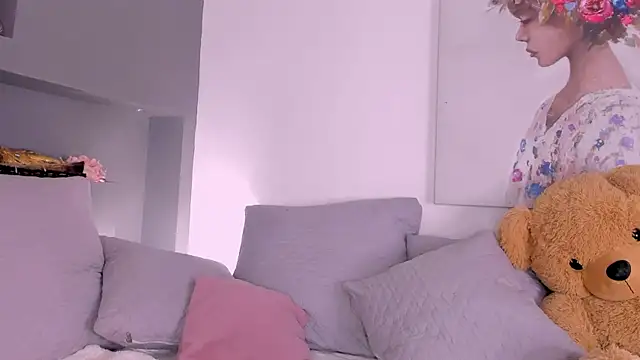 rosemonrooe online show from March 19, 2025, 5:28 pm