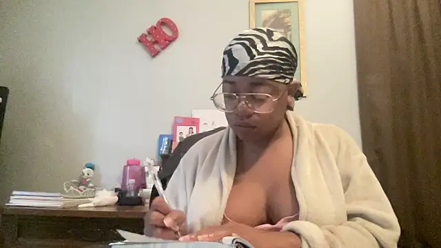 MommyConfident online show from October 28, 2025, 1:10 pm