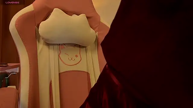 KaylaCollinsX online show from November 10, 2025, 1:05 pm