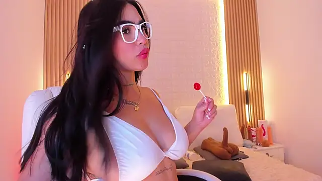 alyssa vargas online show from October 13, 2025, 3:35 pm