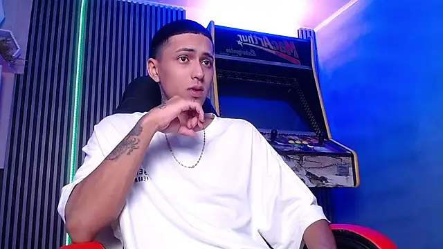 Liam lee online show from March 14, 2025, 1:24 pm