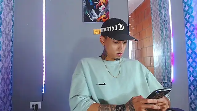 Snapshot of Liam_lee chatting on May 1, 2026, 9:09 pm Liam lee online show from May 1, 2026, 9:09 pm