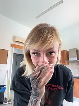 haileyhope  online show from October 3, 2025, 8:49 am