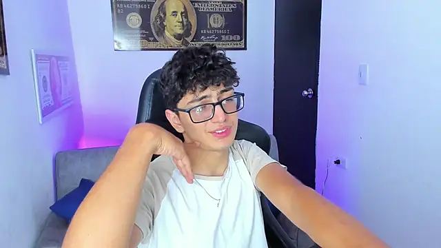 Snapshot of TylerWhite_ chatting on March 9, 2025, 3:11 am TylerWhite online show from March 9, 2025, 3:11 am