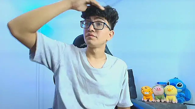 Snapshot of TylerWhite_ chatting on October 7, 2025, 9:32 am TylerWhite online show from October 7, 2025, 9:32 am