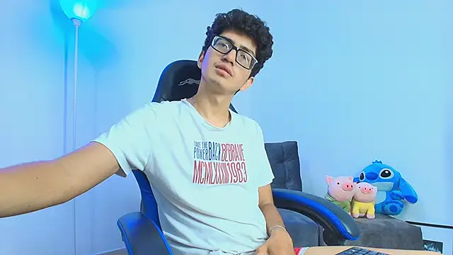 Snapshot of TylerWhite_ chatting on September 20, 2025, 5:12 am TylerWhite online show from September 20, 2025, 5:12 am