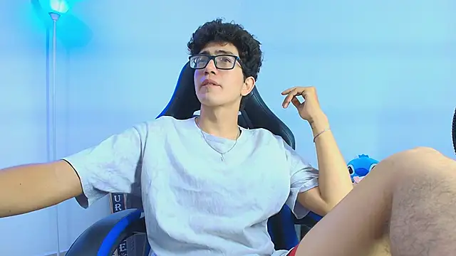 Snapshot of TylerWhite_ chatting on September 23, 2025, 3:46 am TylerWhite online show from September 23, 2025, 3:46 am